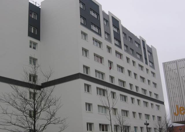 La Résidence Matisse à Calais – Réhabilitation  avec des panneaux façon «joint debout»