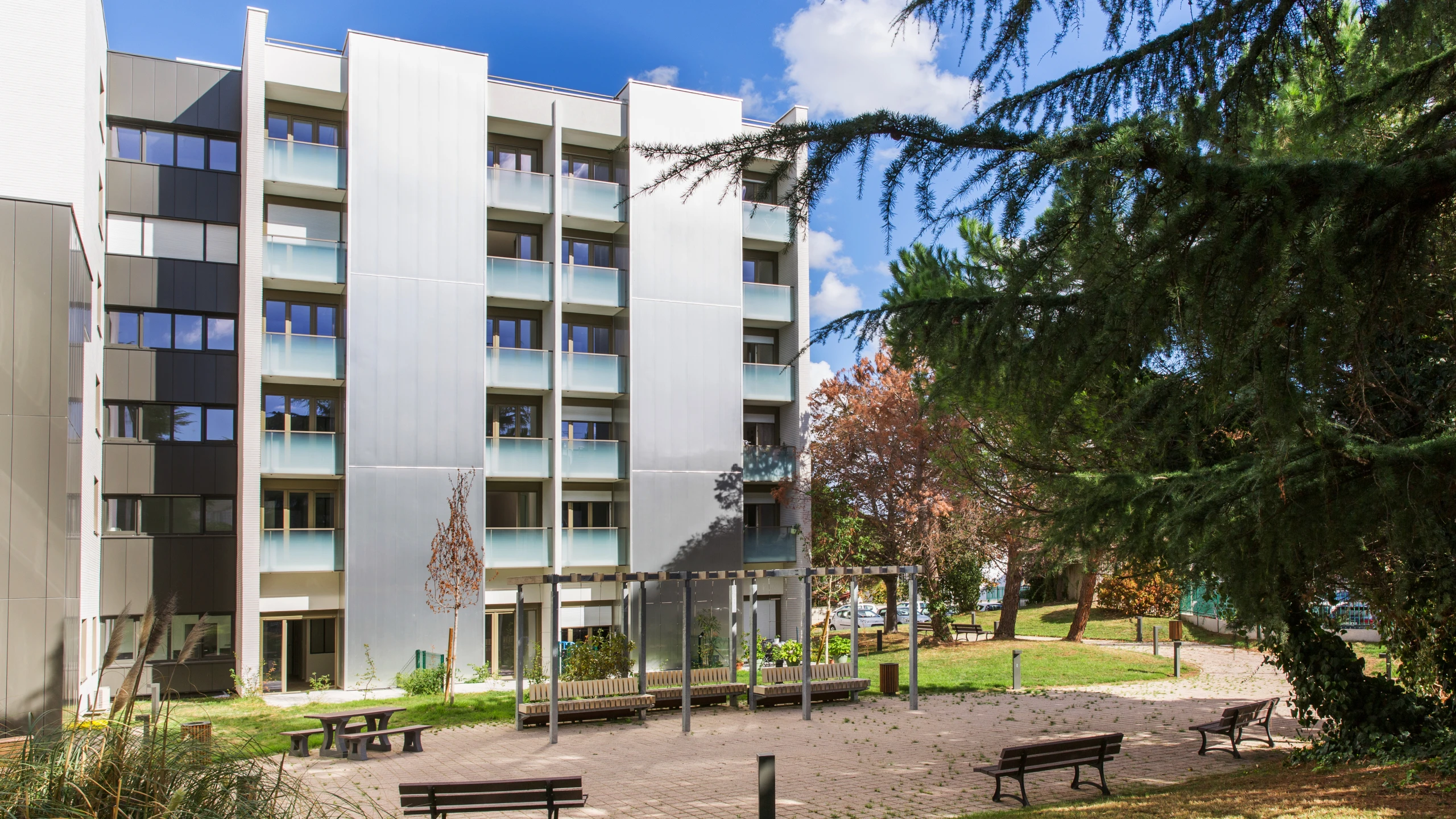Isolation Logements collectifs à Bezons (95) - Résidence Louis-Péronnet à Bezons : vêtage Myral M32